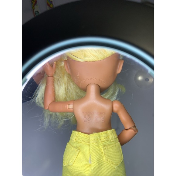 RAINBOW HIGH Junior High Sunny Madison Doll with Outfit and Extras - Picture 7 of 16